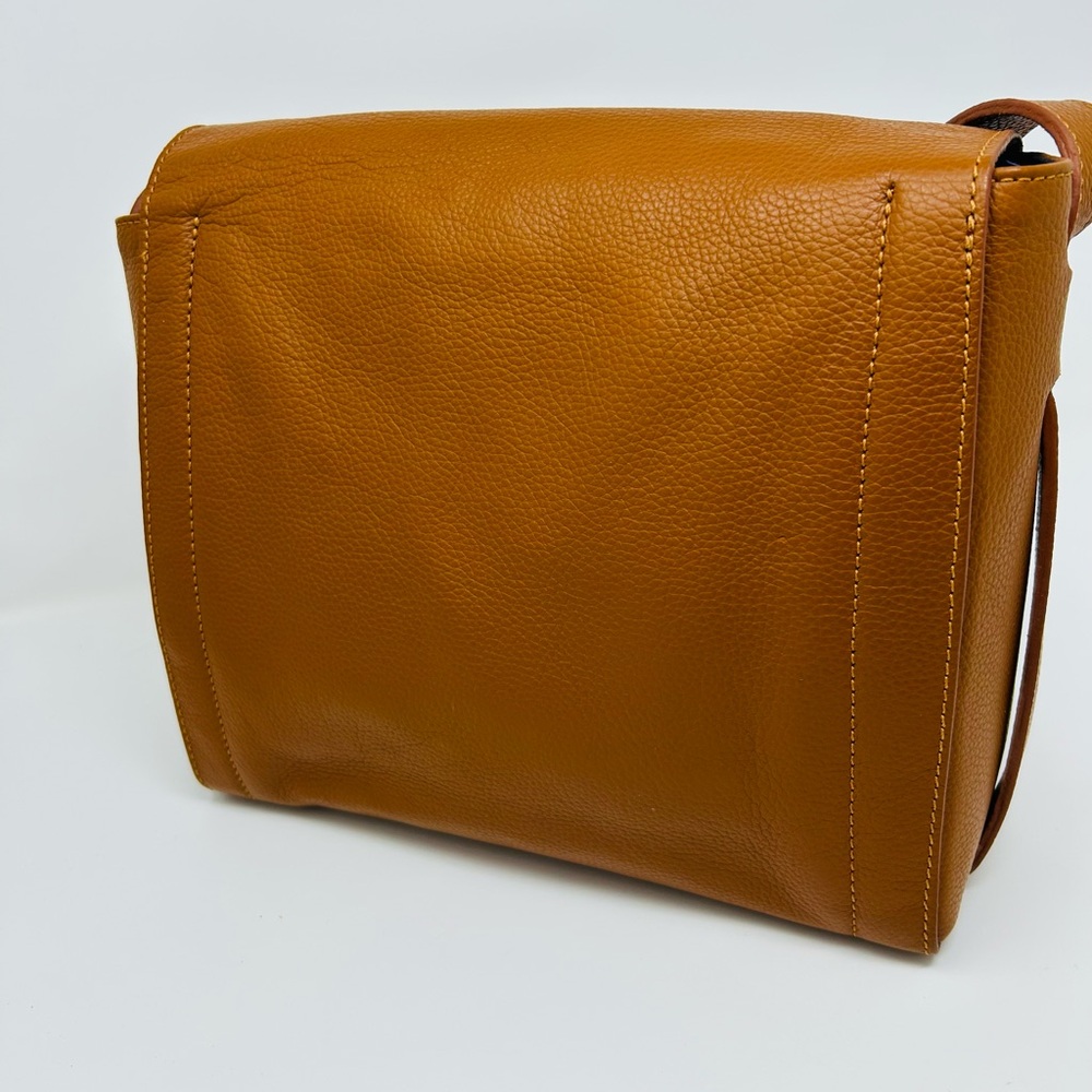 Classic Women's Shoulder Bag in Warm Tan - Picture 3 of 8